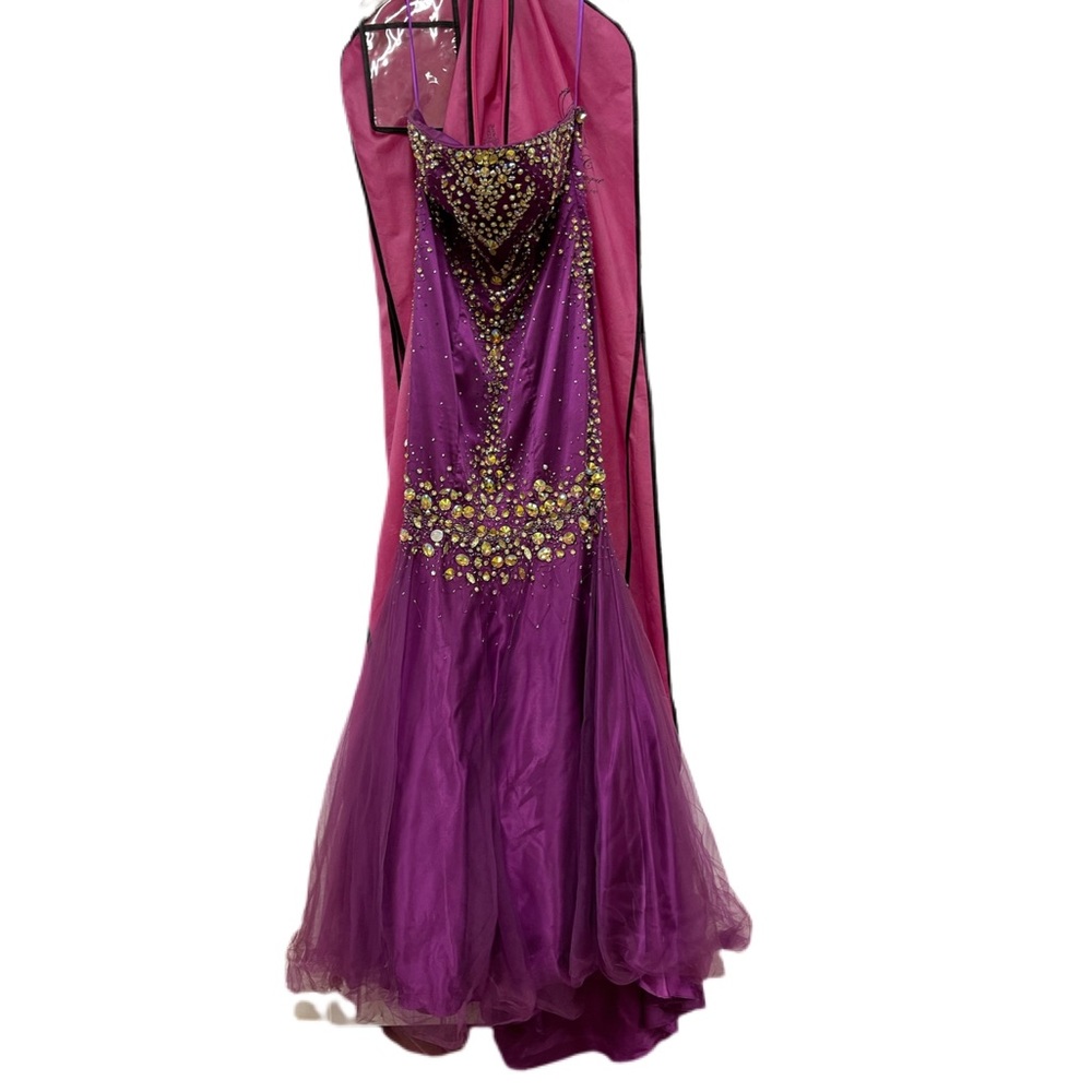 BALL GOWN